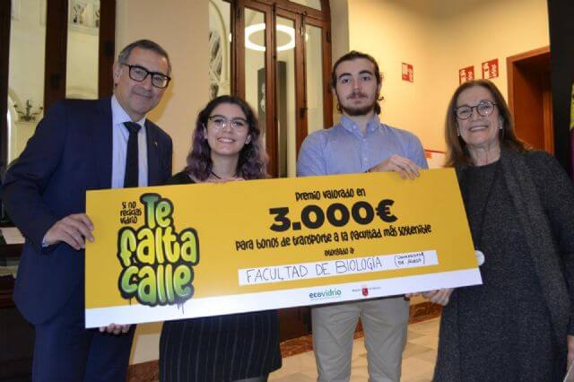 La Facultad de Biología de la Universidad de Murcia gana el reto de reciclaje ´Te falta calle´ de Ecovidrio
